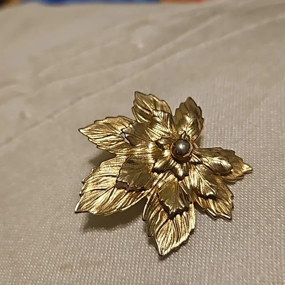 1950's Maple Leaf Brooch and Earring Set Gold Tone - Picture 2 of 4